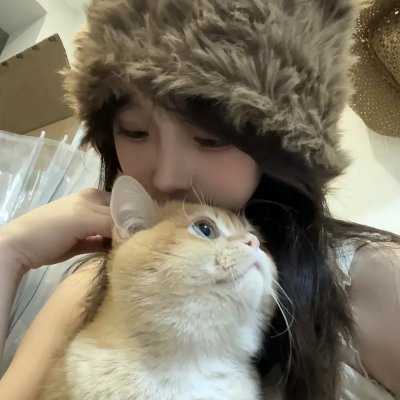 拥抱大白熊